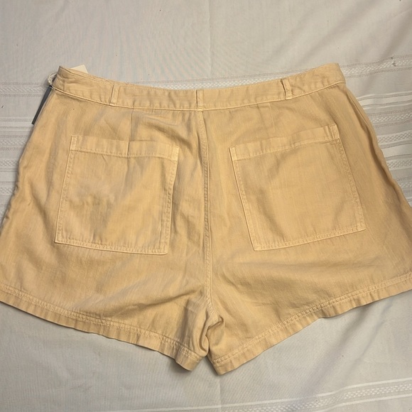 Universal Thread Shorts - Picture 2 of 4